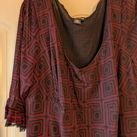 Max Edition 3/4 Sleeve Dress in Black and Red - Picture 2 of 4